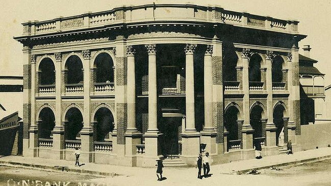 Faircloth had also been responsible for the design of the Queensland National Bank in Maryborough which bears many design similarities to its Mackay counterpart.