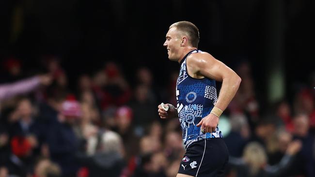 SYDNEY, AUSTRALIA - MAY 26: Patrick Cripps of the Blues leaves the field injured during the round 11 AFL match between Sydney Swans and Carlton Blues at Sydney Cricket Ground, on May 26, 2023, in Sydney, Australia. (Photo by Matt King/AFL Photos/via Getty Images )