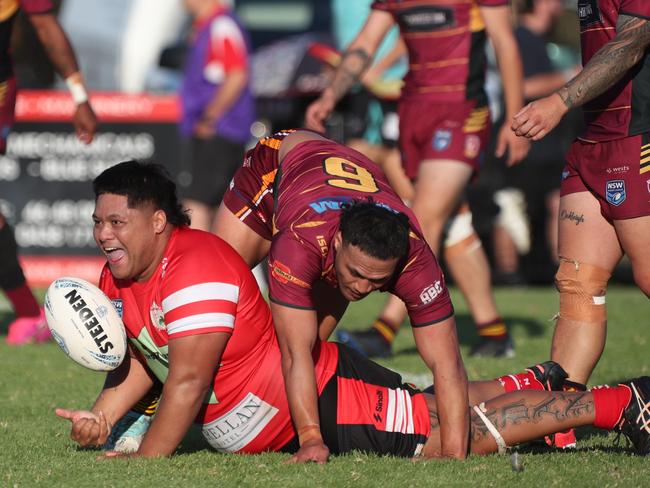 Mana Aonga scores for South West. Picture Warren Gannon Photography
