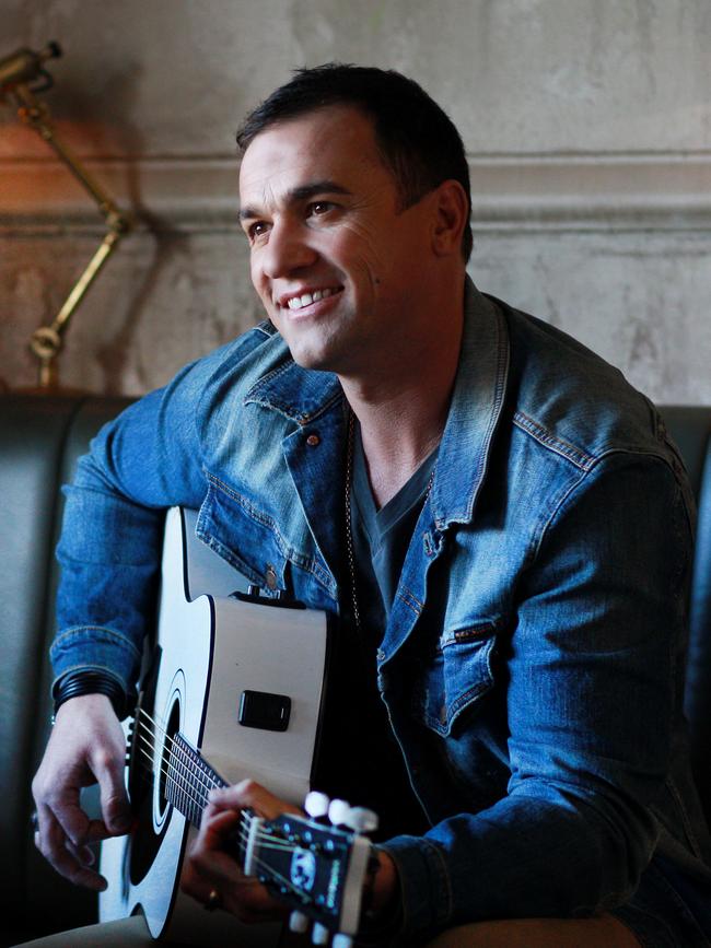 … was Shannon Noll all along.