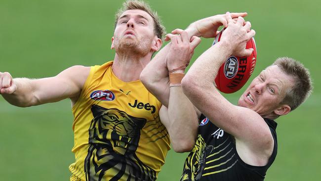 Jack Riewoldt marks despite the efforts of David Astbury. Picture: Michael Klein