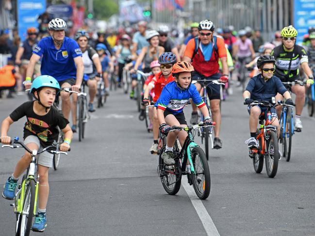 19/01/20 - Tour down under family ride.Picture: Tom Huntley