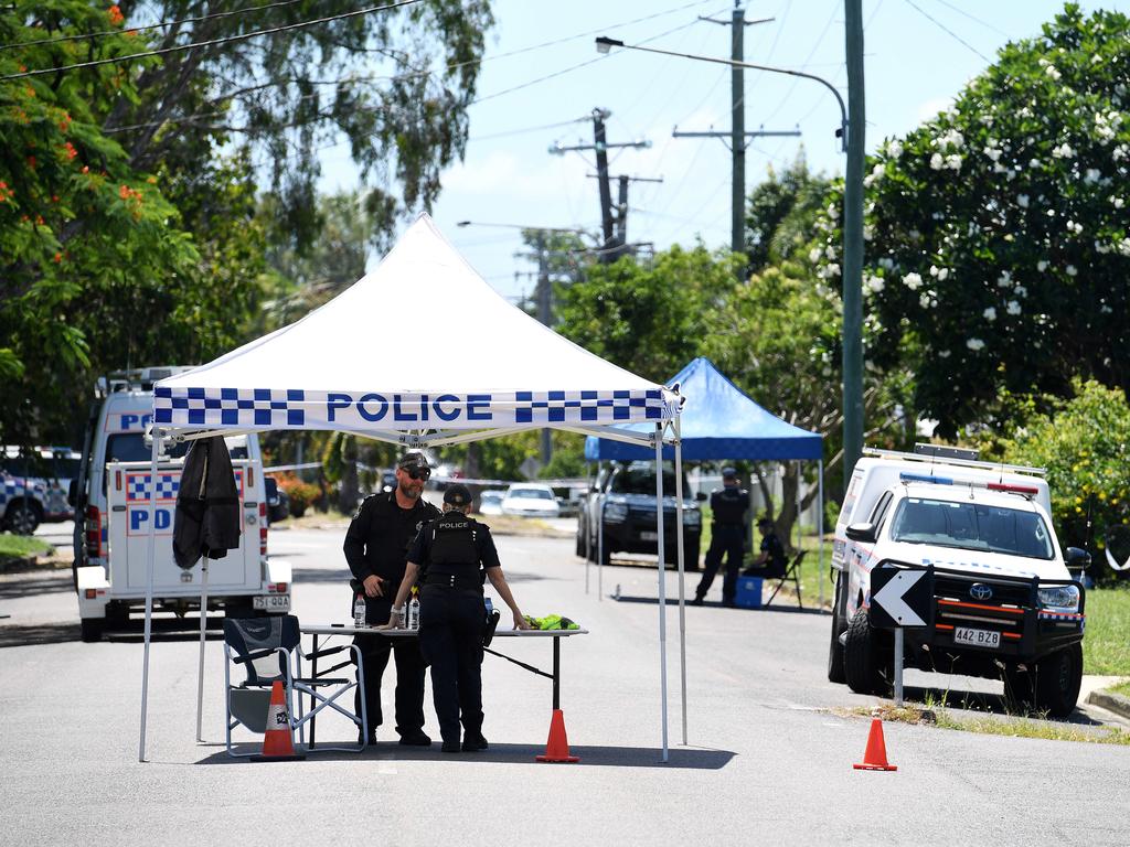 Townsville police are investigating a homicide in Mundingburra. A man, 25, has been taken into custody. Picture: Shae Beplate.