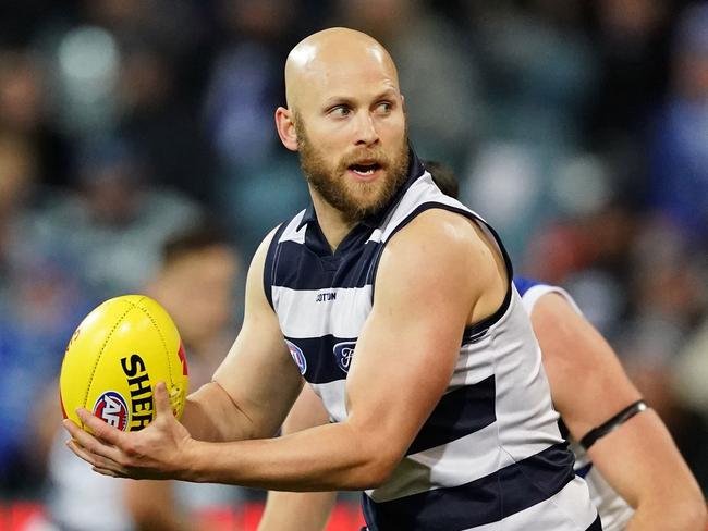 Gary Ablett of the Cats runs with the ball during the Round 21 AFL match between the Geelong Cats and the North Melbourne Kangaroos at GMHBA Stadium in Geelong, Saturday, August 10, 2019. (AAP Image/Scott Barbour) NO ARCHIVING, EDITORIAL USE ONLY