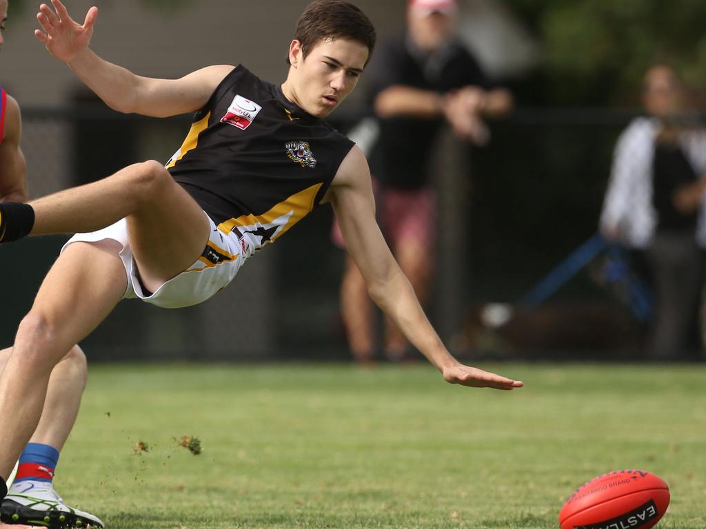 EFL 2019: Balwyn scores third win of the year after a 57-point win over ...