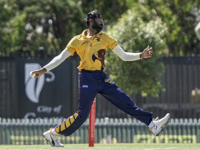 Ashish Mathew bowling for Kingston Hawthorn. Picture: Valeriu Campan