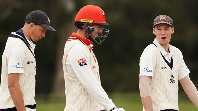 Victorian captain Peter Handscomb (right) talks to batsman Tom Cooper of South Australia during day four of the Marsh Sheffield Shield cricket match between Victoria and South Australia at the CitiPower Centre in Melbourne, Sunday, October 13, 2019. (AAP Image/Scott Barbour)