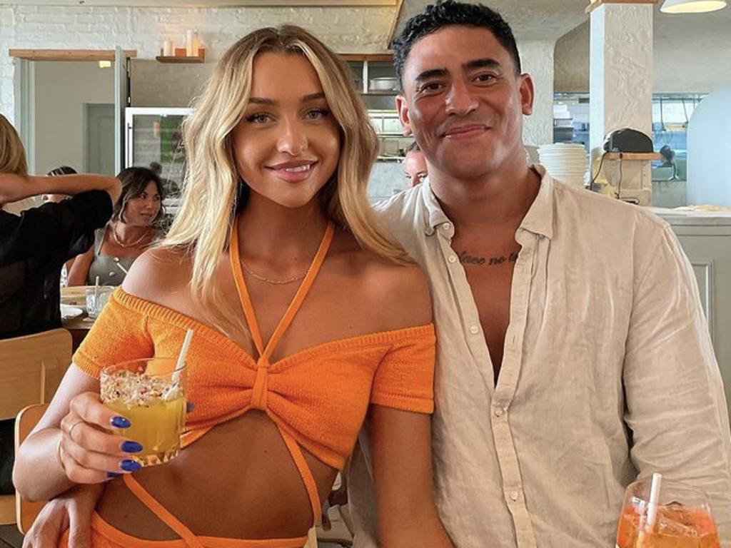 Influencer Sammy Robinson has broken up with boyfriend Jordan Simi, who is trying to win her back.