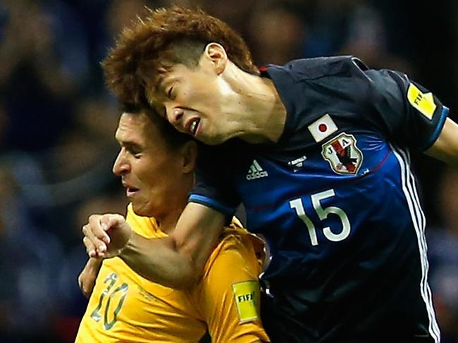 SAITAMA, JAPAN - AUGUST 31:  Yuya Osako of Japan and Trent Sainsbury of Australia compete for the ball during the FIFA World Cup Qualifier match between Japan and Australia at Saitama Stadium on August 31, 2017 in Saitama, Japan.  (Photo by Kiyoshi Ota/Getty Images)