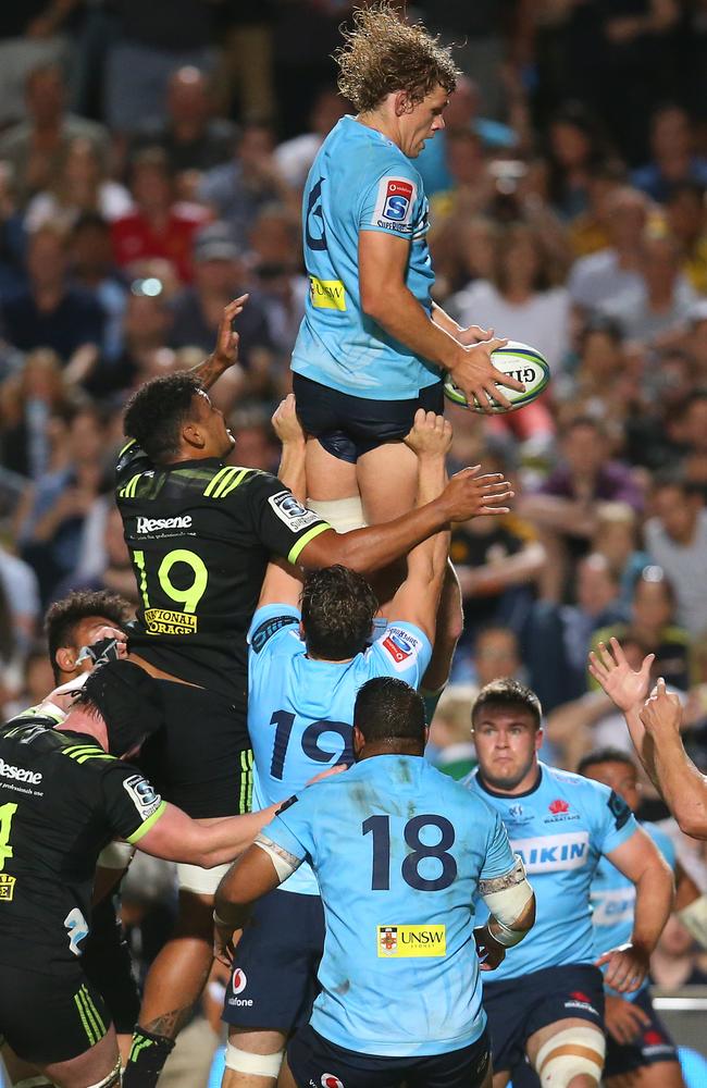 Ned Hanigan dominates a lineout against the Hurricanes. (Photo by Jason McCawley/Getty Images)