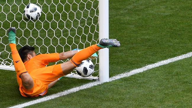 Japanese goalkeeper Eiji Kawashima fails to save Colombian midfielder Juan Quintero’s free kick. Picture: AFP