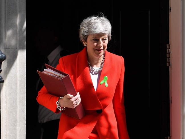 TOPSHOT - Britain's Prime Minister Theresa May leaves 10 Downing Street in London on May 15, 2019, ahead of the weekly Prime Minister's Questions (PMQs) question and answer session in the House of Commons. - Theresa May has set the stage for a fourth showdown with parliament over her EU withdrawal deal next month, which could also be her last act as Britain's prime minister. (Photo by Ben STANSALL / AFP)