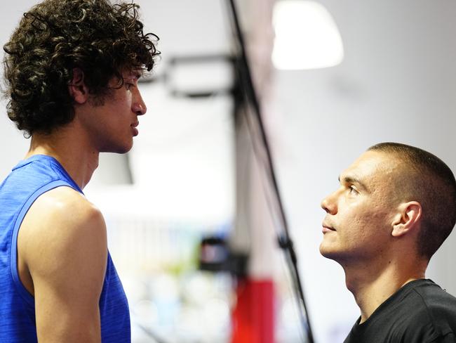 The height difference between Fundora (L) and Tszyu (R) is phenomenal. Picture: Louis Grasse/Getty Images