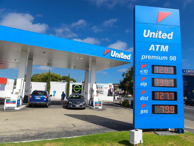 Petrol prices around Adelaide, Wednesday, March 28, 2018. United on Prospect Rd at Blair Athol. (AAP Image/ Brenton Edwards)