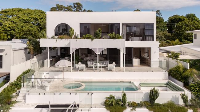 Rio Vista Boulevard, Broadbeach Waters