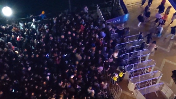 People have been told they don’t need to be at Circular Quay to see the Vivid drone show. Picture: Supplied