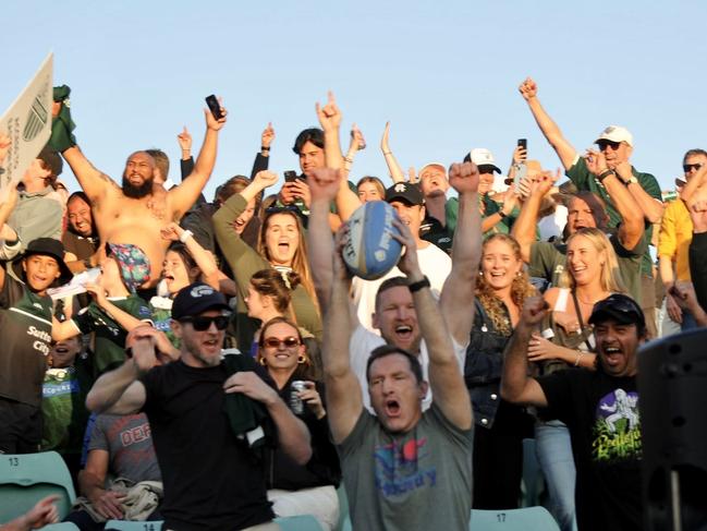 Shaune Berne, who captained Randwick to their 2004 Shute Shield premiership win, catches the ball kicked into the stands to seal Randwick's 2023 grand final victory.