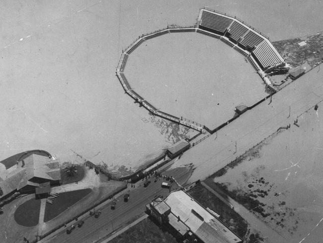 he tennis complex at Kooyong at the height of the December 1934 flood, as captured by a Herald photographer from the air. Picture: HWT Library.