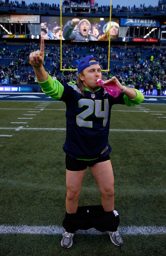 A Seattle Seahawks fan wearing a Russell Wilson jersey waves a towel next  to a Denver Broncos fan wearing a Russell Wilson jersey before an NFL  football game, Monday, Sept. 12, 2022