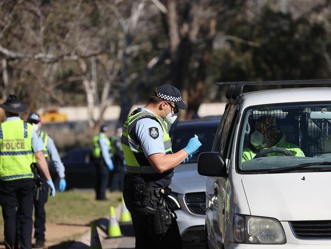 The AFP conduct a random COVID-19 check at the ACT/NSW border. Picture: Newswire/Gary Ramage