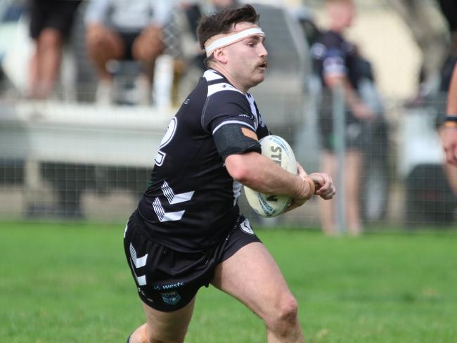 Steven Dengate takes it up for Picton. Picture: Warren Gannon Photography