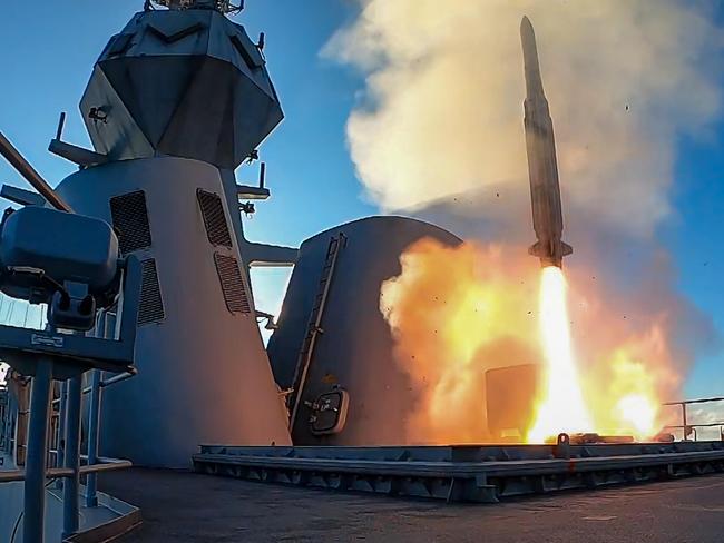 HMAS Ballarat conducts an Evolved Sea Sparrow Missile firing at sea, as part of the Anzac class frigate's sea qualification trials. *** Local Caption *** Royal Australian Navy warship HMAS Ballarat has successfully fired a Evolved Sea Sparrow Missile (ESSM) as part of the Anzac class frigate's Sea Qualification Trials.  HMAS Ballarat is a long-range frigate capable of air defence, surface and undersea warfare, surveillance, reconnaissance and interdiction.  The ESSM is a surface-to-air weapon that forms part of HMAS Ballaratâs air defence capability.  Navy is committed to continuous high-end warfare serials and practical training at sea in order to satisfy current operational requirements, exercises, engagements and future contingencies.