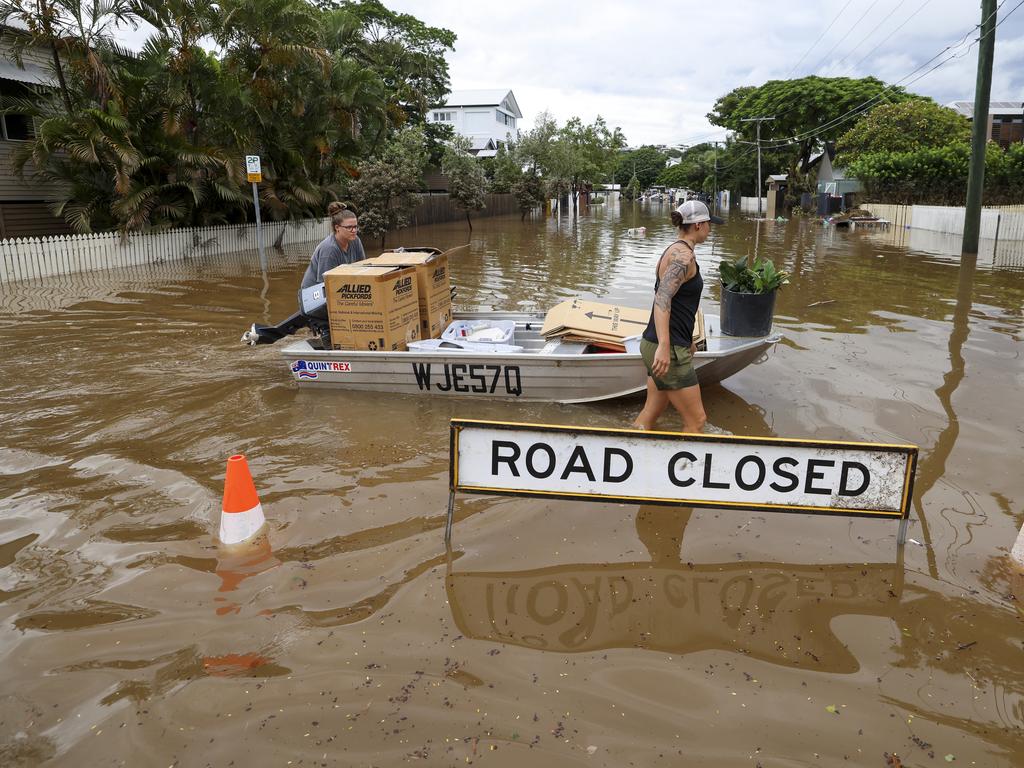 People use a boat to save items from their home at Torwood Street, Auchenflower on March 3. (Photo by Peter Wallis/Getty Images)