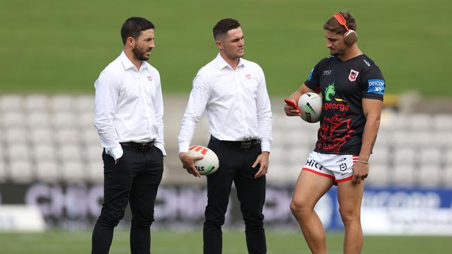 Ben Hunt (left) and Kyle Flanagan chat with Zac Lomax. (Photo by Jason McCawley/Getty Images)