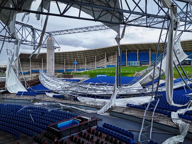 The MidFlorida Amphitheater's roof lies partially collapsed in the aftermath of Hurricane Milton in Tampa Florida, on October 10, 2024. At least 10 people were dead after Hurricane Milton smashed into Florida, US authorities said, after the monster weather system sent tornados spinning across the state and flooded swaths of the Tampa Bay area. (Photo by Miguel J. Rodriguez Carrillo / AFP)