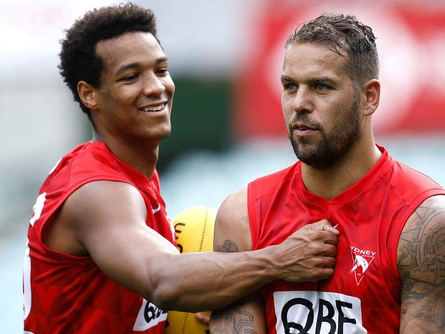 Joel Amartey and Lance Franklin during Sydney Swans training at the SCG on March 29, 2023. Photo by Phil Hillyard(Image Supplied for Editorial Use only - **NO ON SALES** - Â©Phil Hillyard )