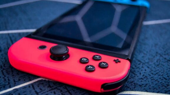 Stephanie Pholi falsely advertised a Nintendo Switch.