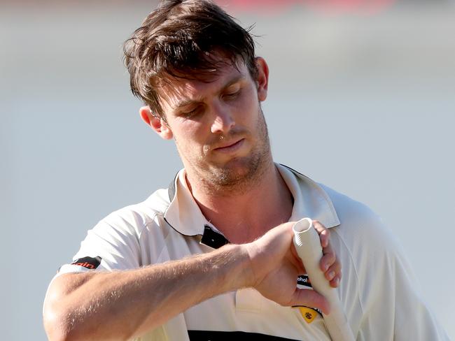 Mitch Marsh of Western Australia leaves the field after being dismissed on 141 runs during day 1 of the JLT Sheffield Shield match between Western Australia and Queensland at the WACA in Perth, Friday, November 24, 2017. (AAP Image/Richard Wainwright) NO ARCHIVING, EDITORIAL USE ONLY, IMAGES TO BE USED FOR NEWS REPORTING PURPOSES ONLY, NO COMMERCIAL USE WHATSOEVER, NO USE IN BOOKS WITHOUT PRIOR WRITTEN CONSENT FROM AAP