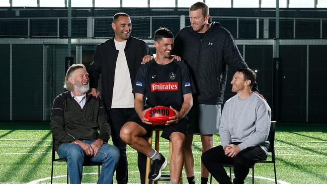 MELBOURNE, AUSTRALIA - JULY 31: 400 game players (L-R) Michael Tuck, Shaun Burgoyne, Scott Pendlebury, Dustin Fletcher and Brent Harvey (Kevin Bartlett absent) pose during the Collingwood Magpies Media Opportunity at the AIA Vitality Centre on July 31, 2024 in Melbourne, Australia. (Photo by Michael Willson/AFL Photos via Getty Images)