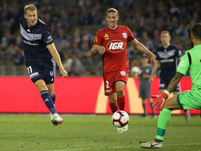 Ola Toivonen of the Victory scorers getting past Adelaide United goalkeeper Paul Izzo during the Round 7 A-League match between Melbourne Victory and Adelaide United at Marvel Stadium in Melbourne, Saturday, December 8, 2018. (AAP Image/George Salpigtidis) NO ARCHIVING, EDITORIAL USE ONLY