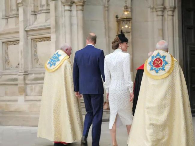 King and Queen arrive for VE Day service