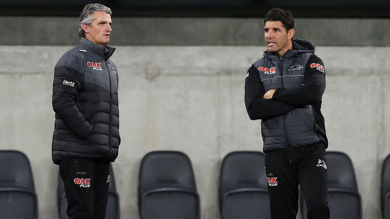 Panthers coach Ivan Cleary with assistant Trent Barrett. (Photo by Mark Kolbe/Getty Images)