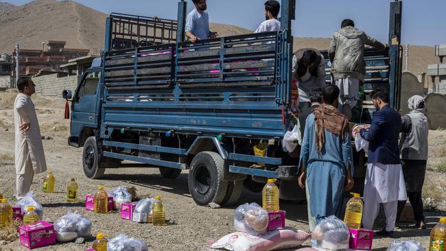 Volunteers with the Aseel app deliver donated food parcels to internally displaced people in Afghanistan. Picture: Aseel