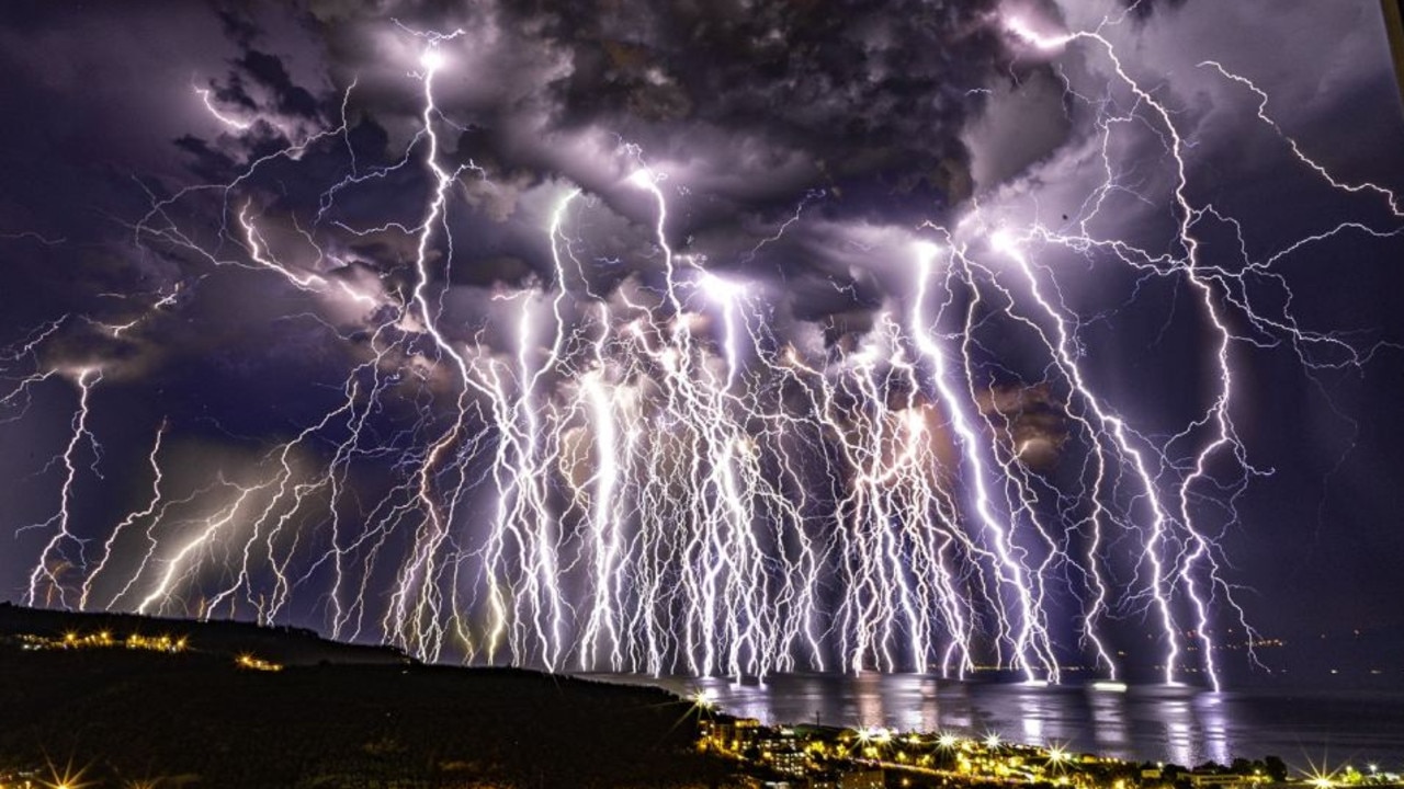 Kids News: Amazing photo shows three types of lightning and 100 ...