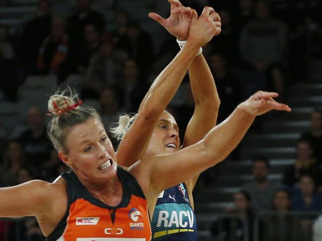 Kimberlee Green of the Giants and Renae Ingles of the Vixens contest the ball during the Round 2 Super Netball match between the Melbourne Vixens and the GWS Giants at Melbourne Arena in Melbourne, Sunday, May 5, 2019. (AAP Image/Daniel Pockett) NO ARCHIVING, EDITORIAL USE ONLY