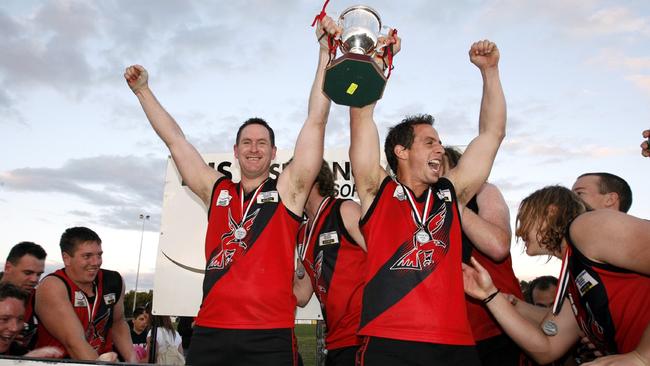 Coach Stuart Wynd and captain Matt Windsor hold the cup aloft. Picture: Paul Loughnan.