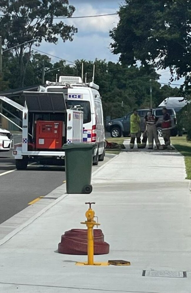 Police’ explosion experts search Jimboomba property as roads shut down in exclusion zone Picture: Danielle Noney