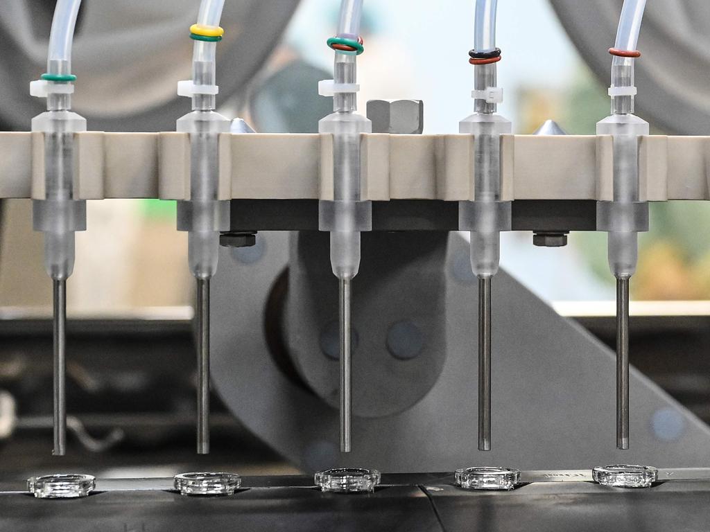 Filling and packaging tests for the large-scale production and supply of the University of Oxford’s vaccine candidate. Picture: Vincenzo PINTO / AFP.