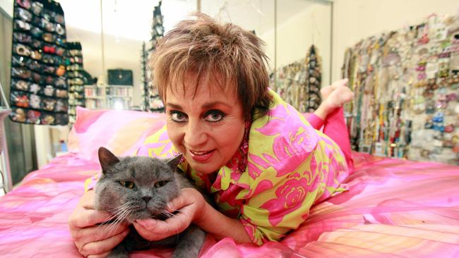 2006: Anne Wills at home with her cat.