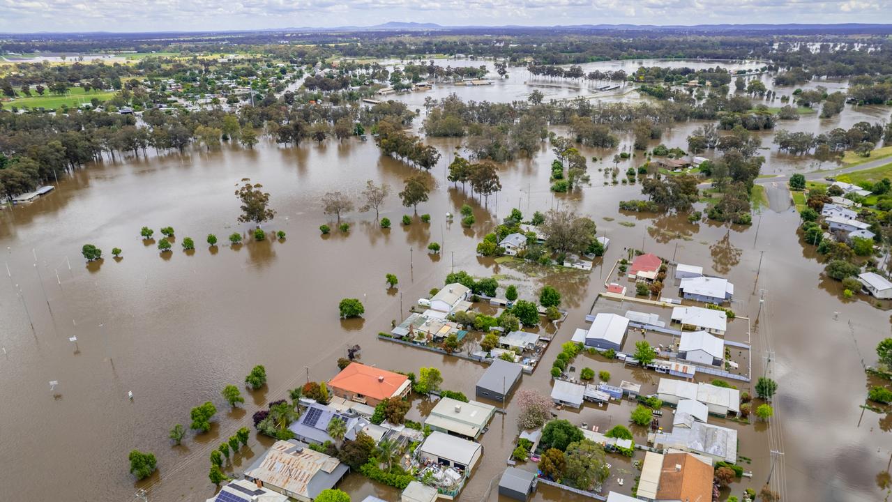 NSW floods: Record flooding in Forbes damages up to 500 homes | The ...