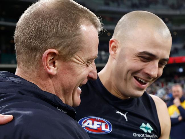 MELBOURNE, AUSTRALIA - JUNE 09: Michael Voss, Senior Coach of the Blues and Alex Cincotta of the Blues celebrate during the 2024 AFL Round 13 match between the Essendon Bombers and the Carlton Blues at The Melbourne Cricket Ground on June 09, 2024 in Melbourne, Australia. (Photo by Michael Willson/AFL Photos via Getty Images)