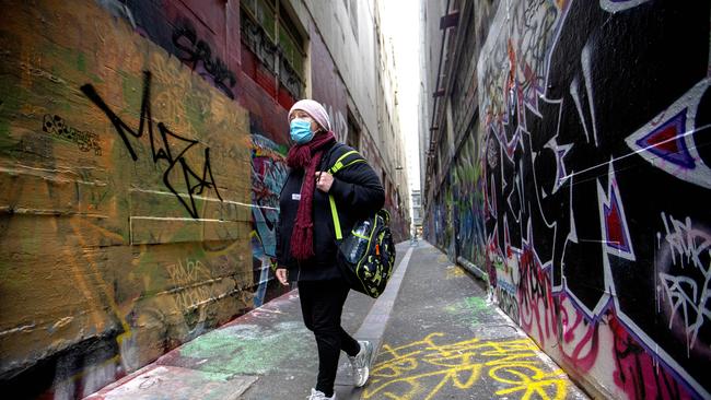 Face masks will be mandatory in Melbourne from midnight Thursday. Picture: David Geraghty/NCA NewsWire.