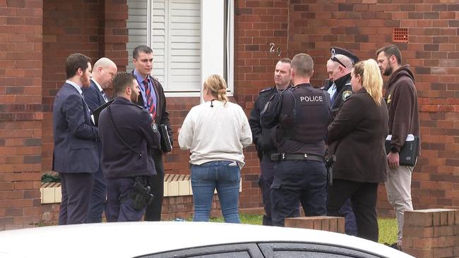 Police gather on Lilli Pilli Ave in Beverley Park after the arrest of a prison escapee nearby. Photo: TNV