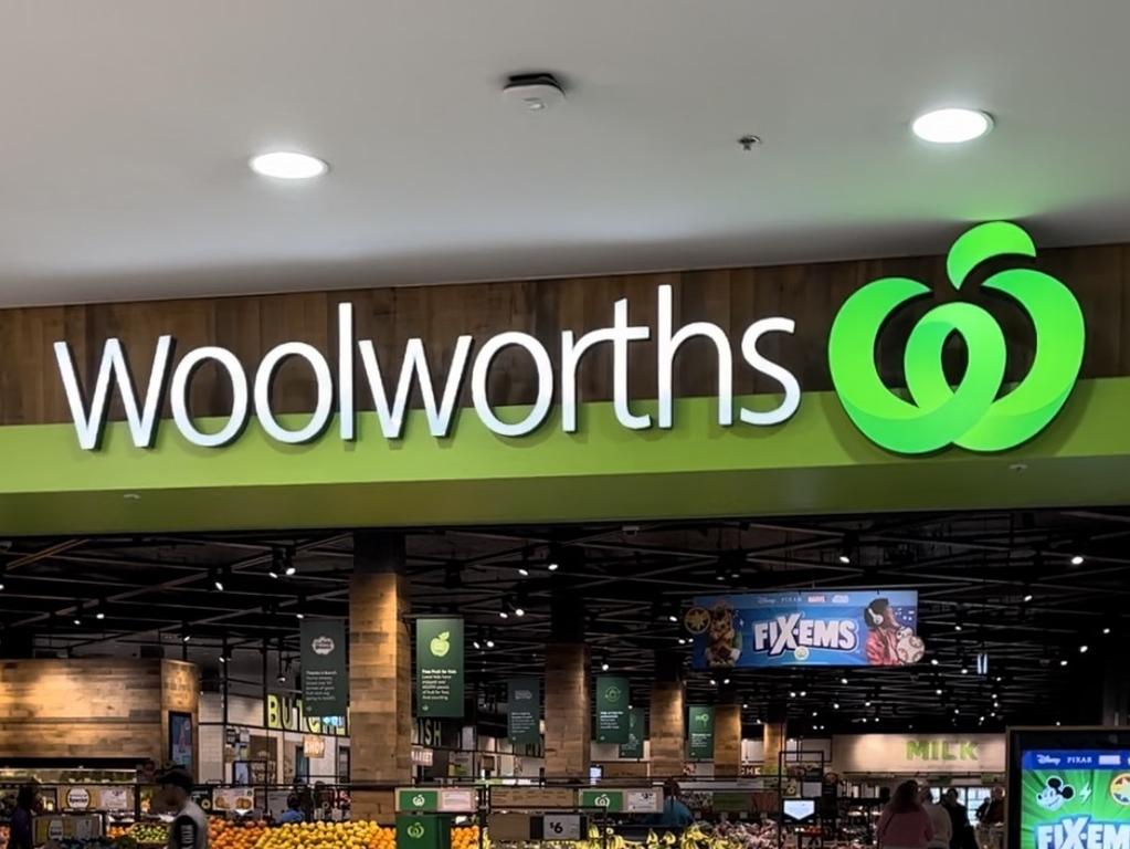 The Reject Shop selling Aus Day products amid growing Woolworths, Aldi