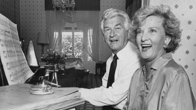 Bob Hawke and wife Hazel at the piano in 1990 at Kirribilli House in Sydney.