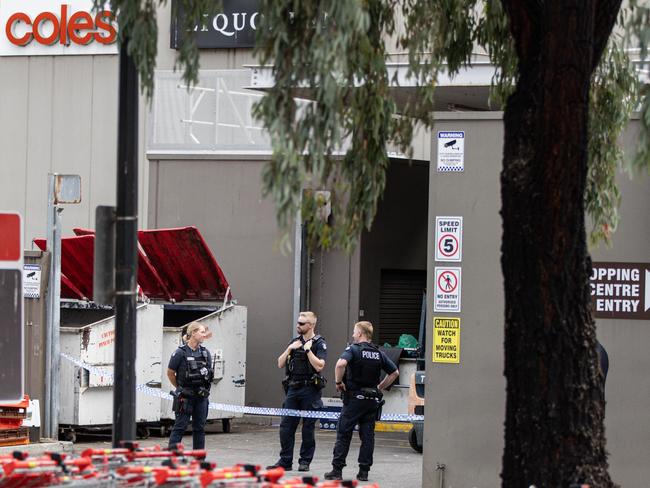 MELBOURNE, AUSTRALIA - NewsWire Photos - 14 FEBRUARY, 2025: Homicide Squad Investigators are seen at the scene of a stabbing at Lynbrook Village Shopping Centre. Picture: NewsWire / Diego Fedele